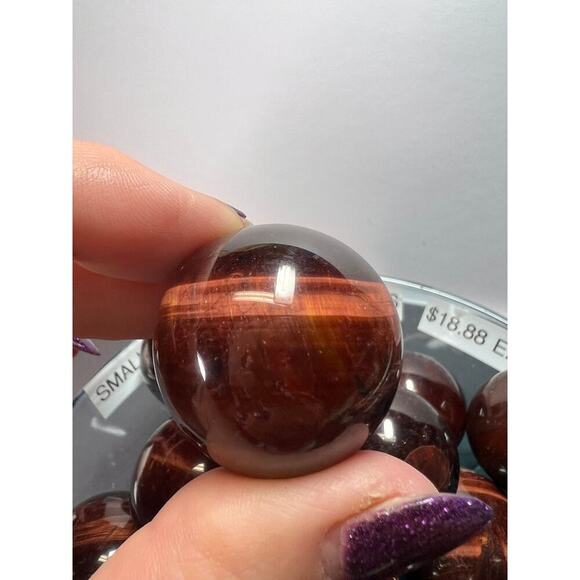 Red tigers eye sphere - Picture 9 of 11